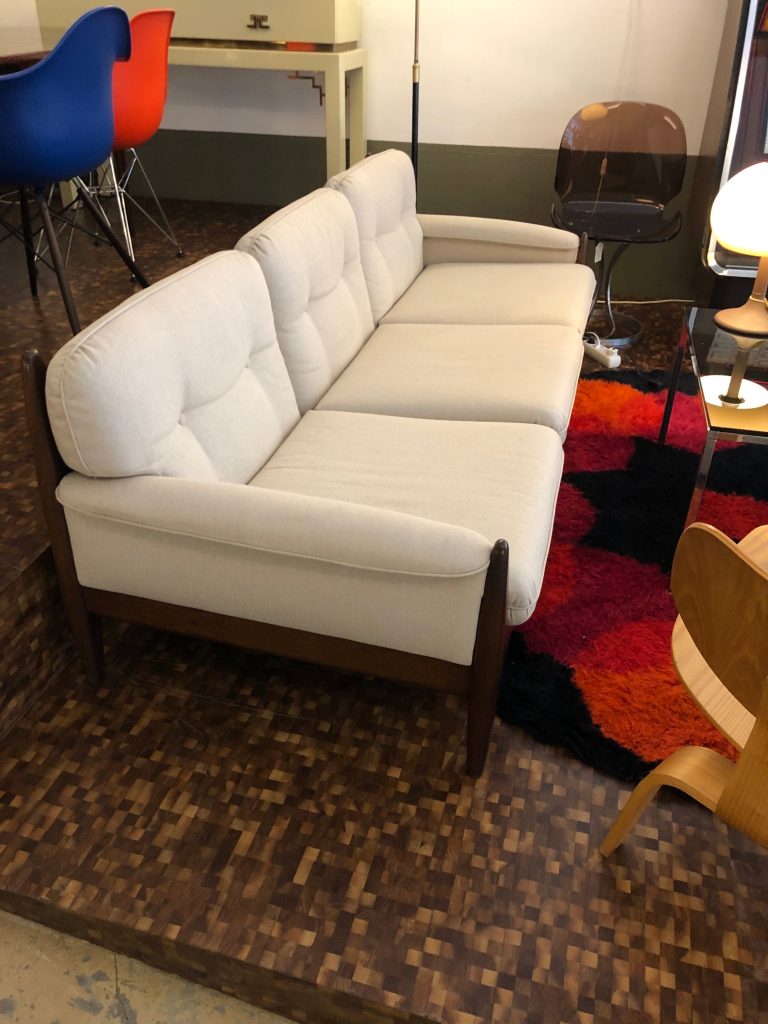 Sofá 1960s Brazilian Sofa, New Upholstery in the Style of Percival Lafer 3 Sofá 1960s Brazilian Sofa, New Upholstery in the Style of Percival Lafer 3